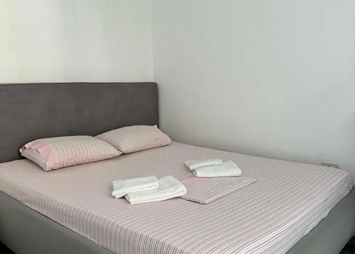 Holiday Apartments *