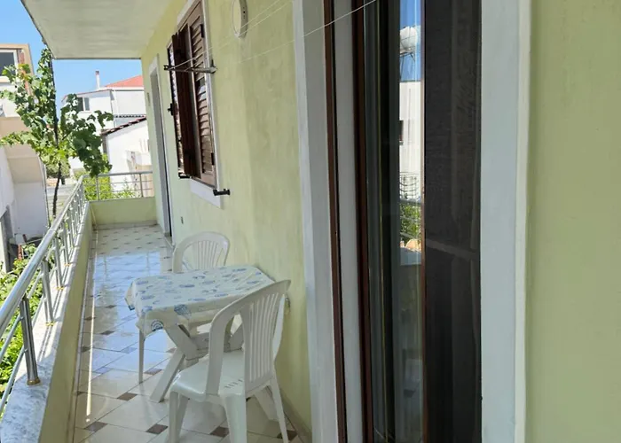 Holiday Apartments *